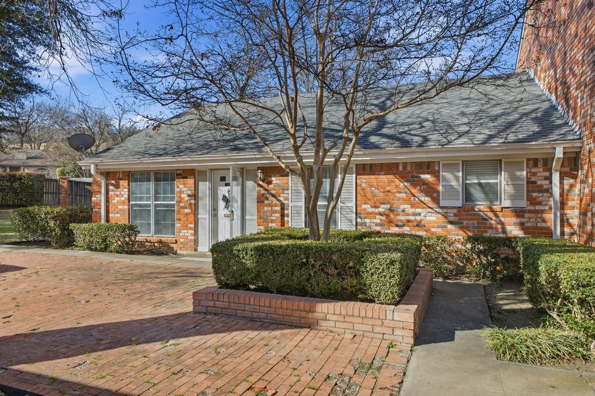 907 Roaring Springs Road Fort Worth TX 76114