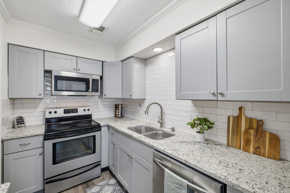 907 Roaring Springs Road Fort Worth TX 76114