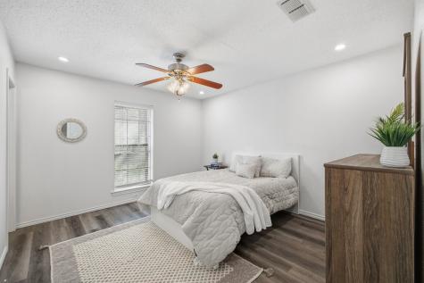 907 Roaring Springs Road Fort Worth TX 76114