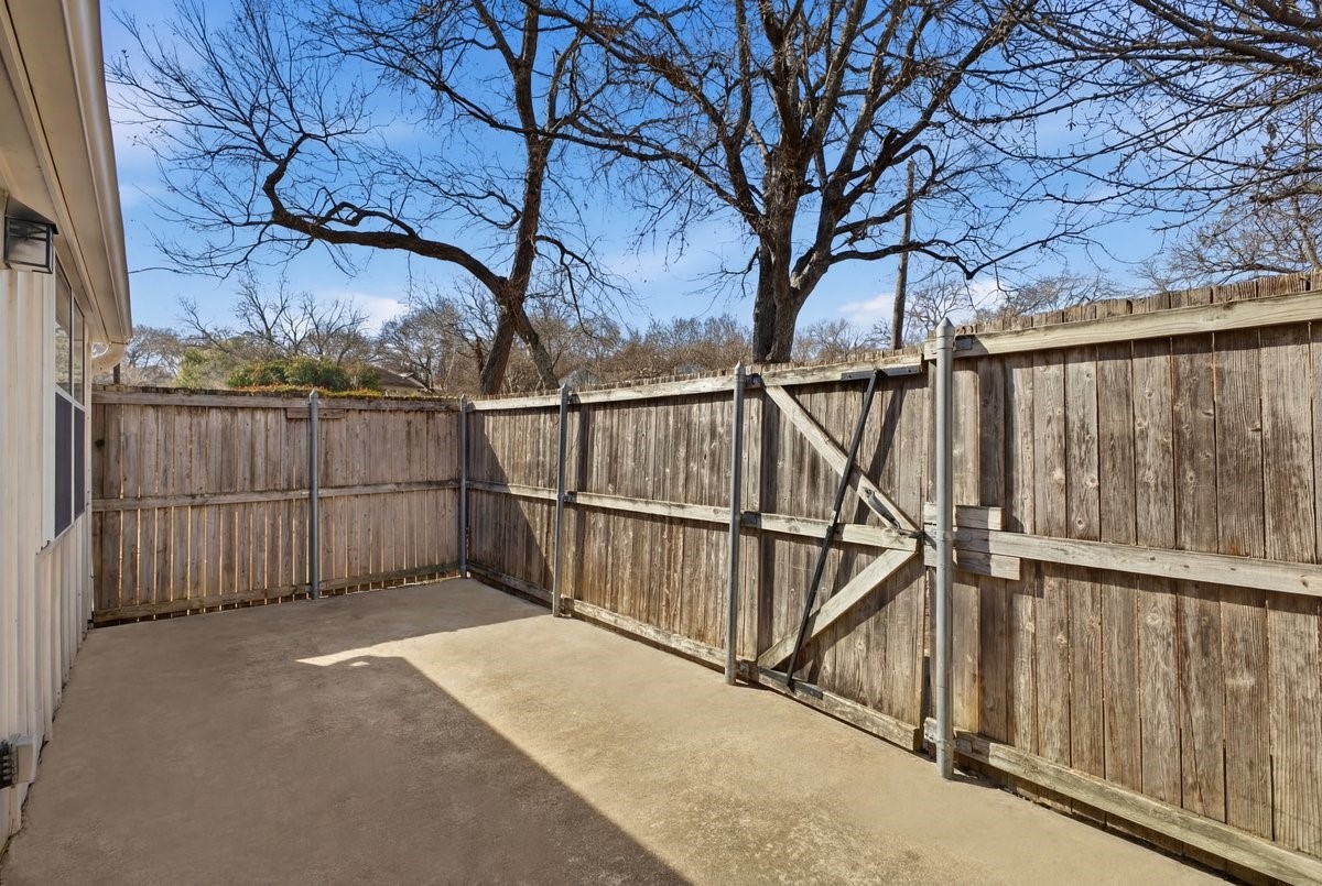 907 Roaring Springs Road Fort Worth TX 76114