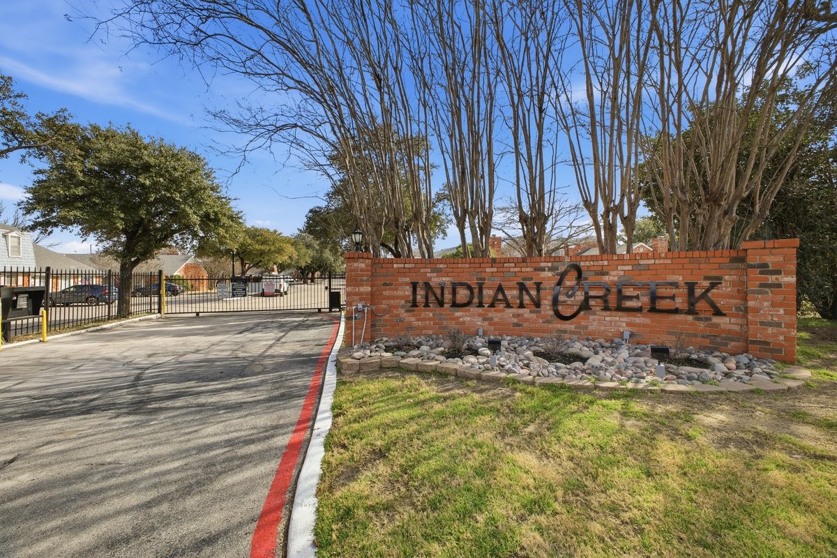 907 Roaring Springs Road Fort Worth TX 76114
