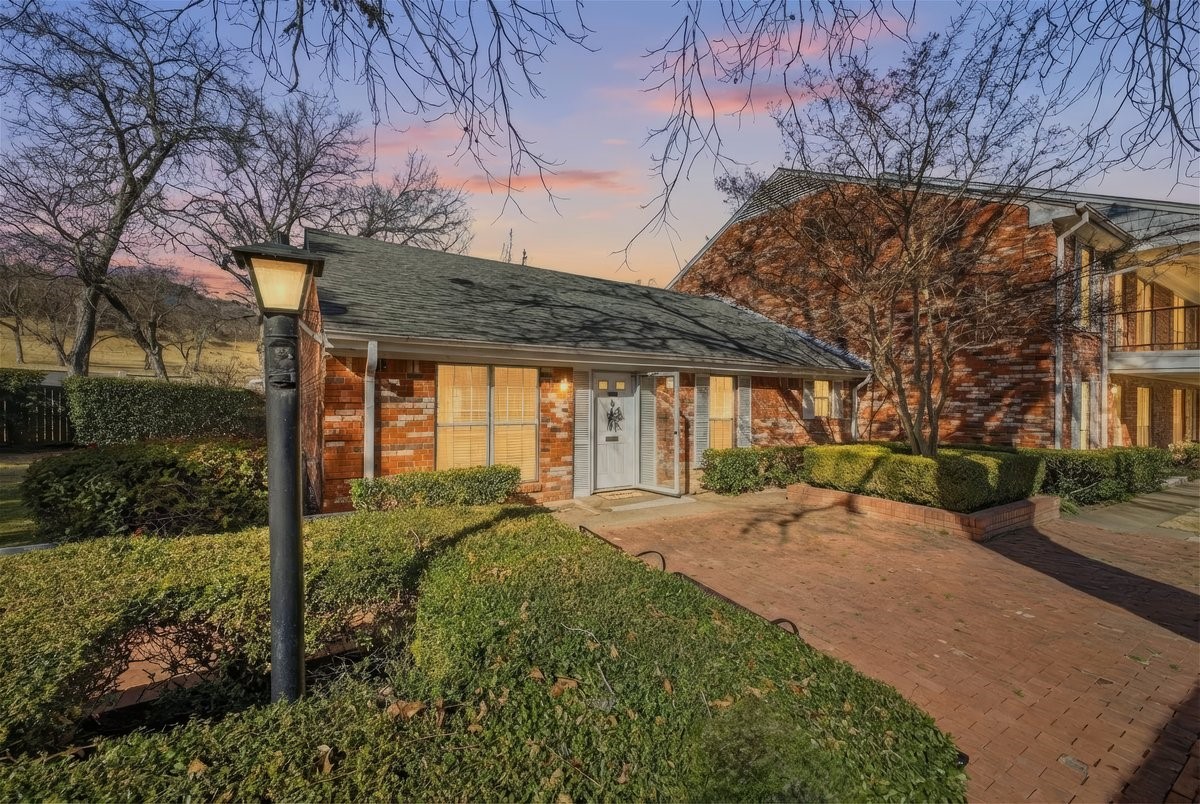 907 Roaring Springs Road Fort Worth TX 76114