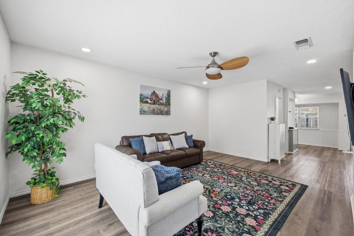 907 Roaring Springs Road Fort Worth TX 76114