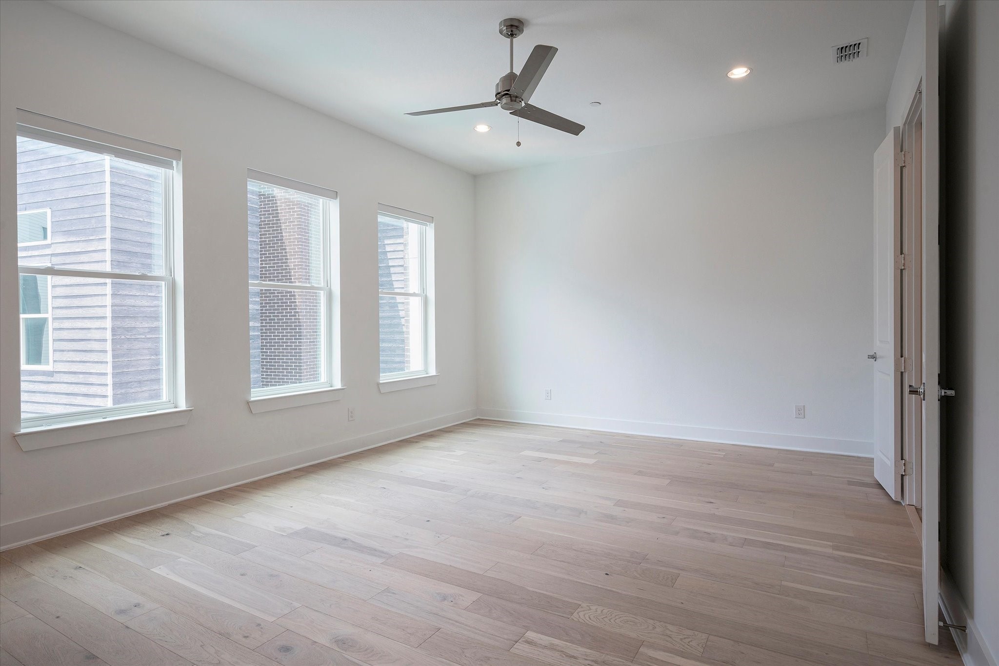 381 E Greenbriar Lane Dallas TX 75203
