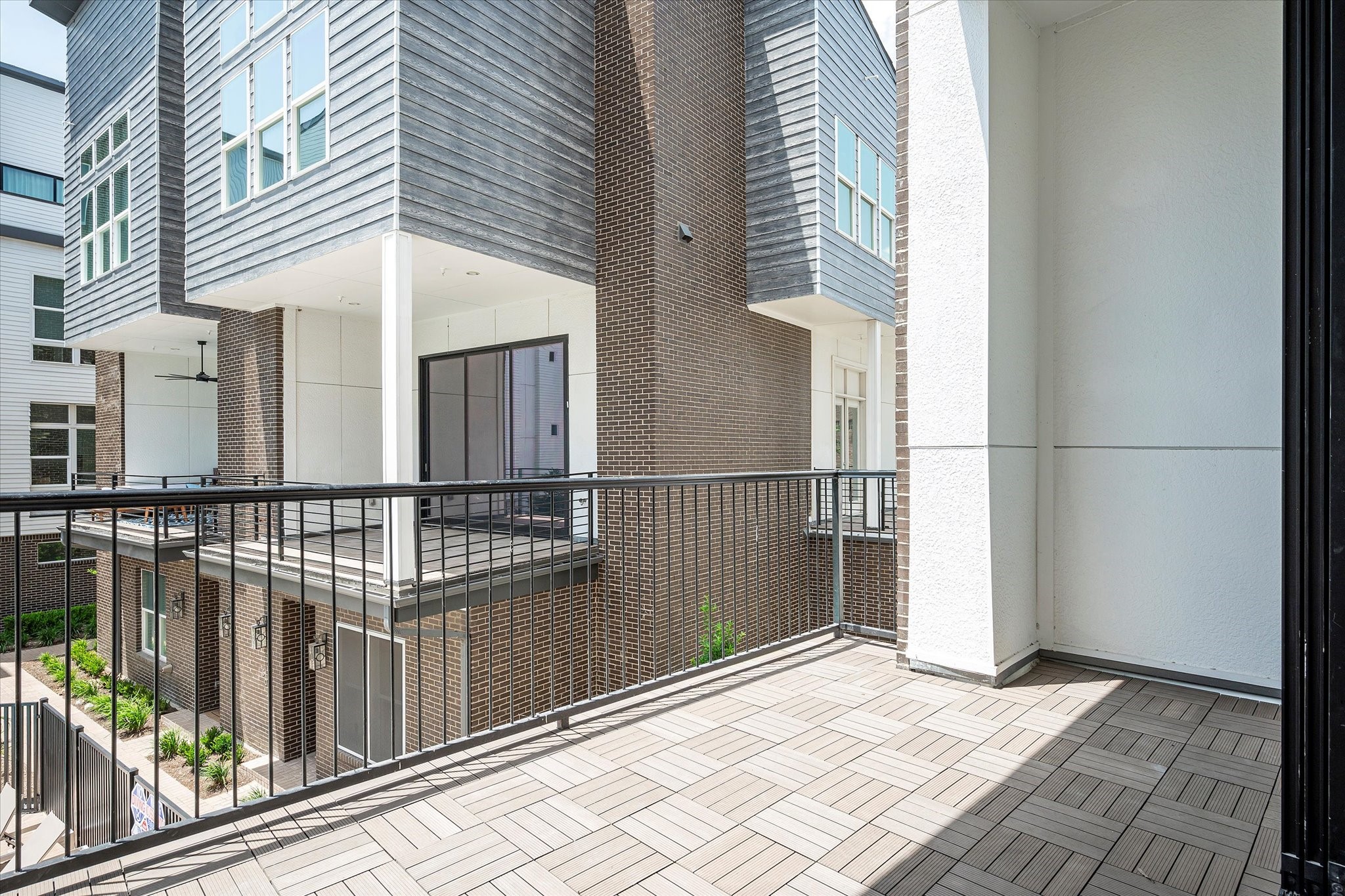 381 E Greenbriar Lane Dallas TX 75203
