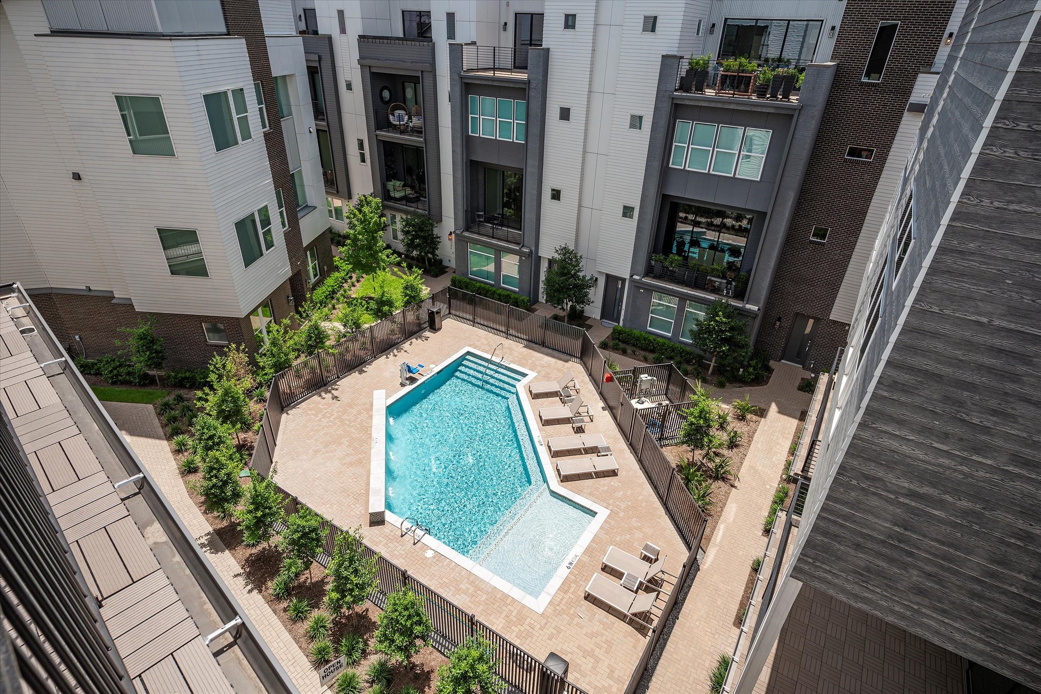 381 E Greenbriar Lane Dallas TX 75203