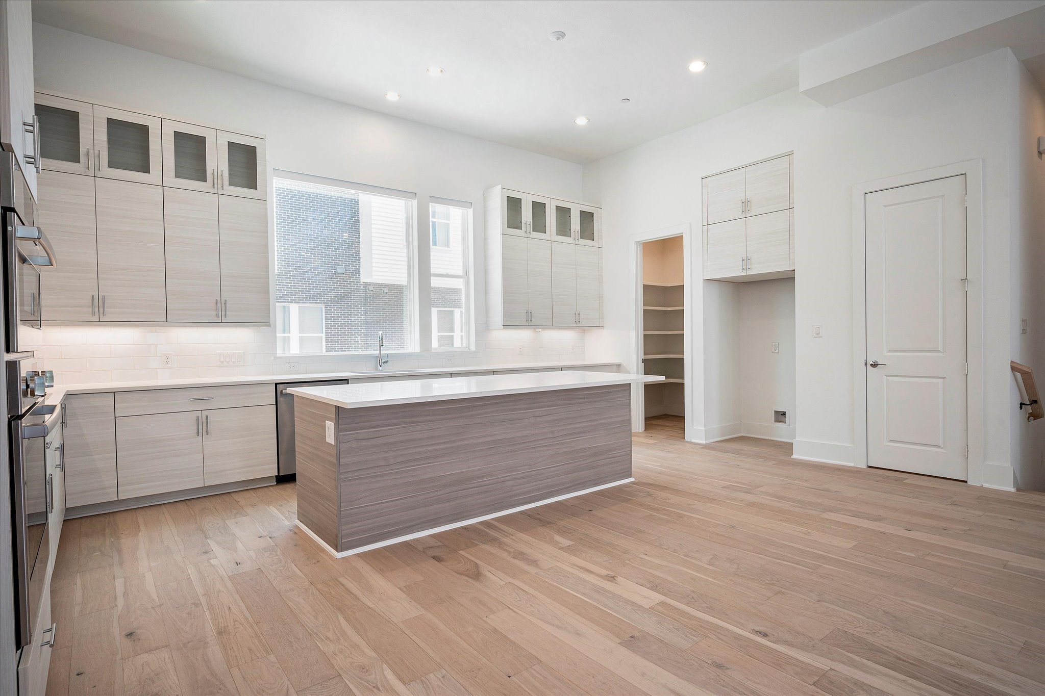 381 E Greenbriar Lane Dallas TX 75203