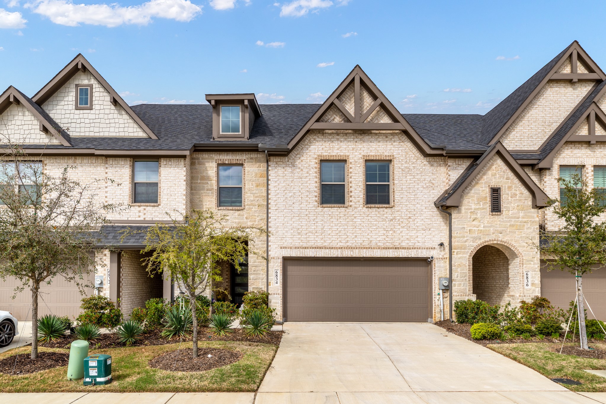 6834 Neals Way Arlington TX 76001