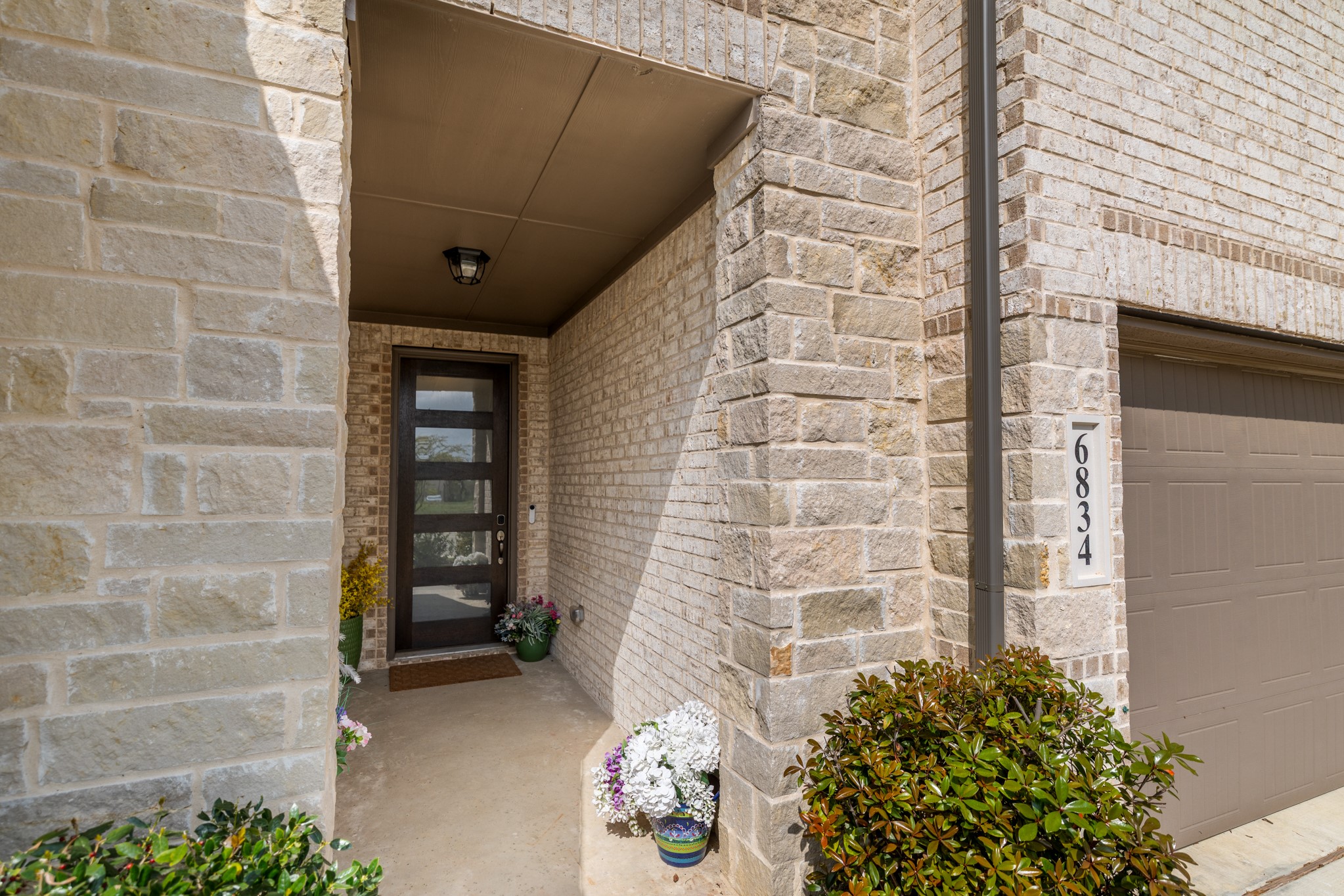 6834 Neals Way Arlington TX 76001