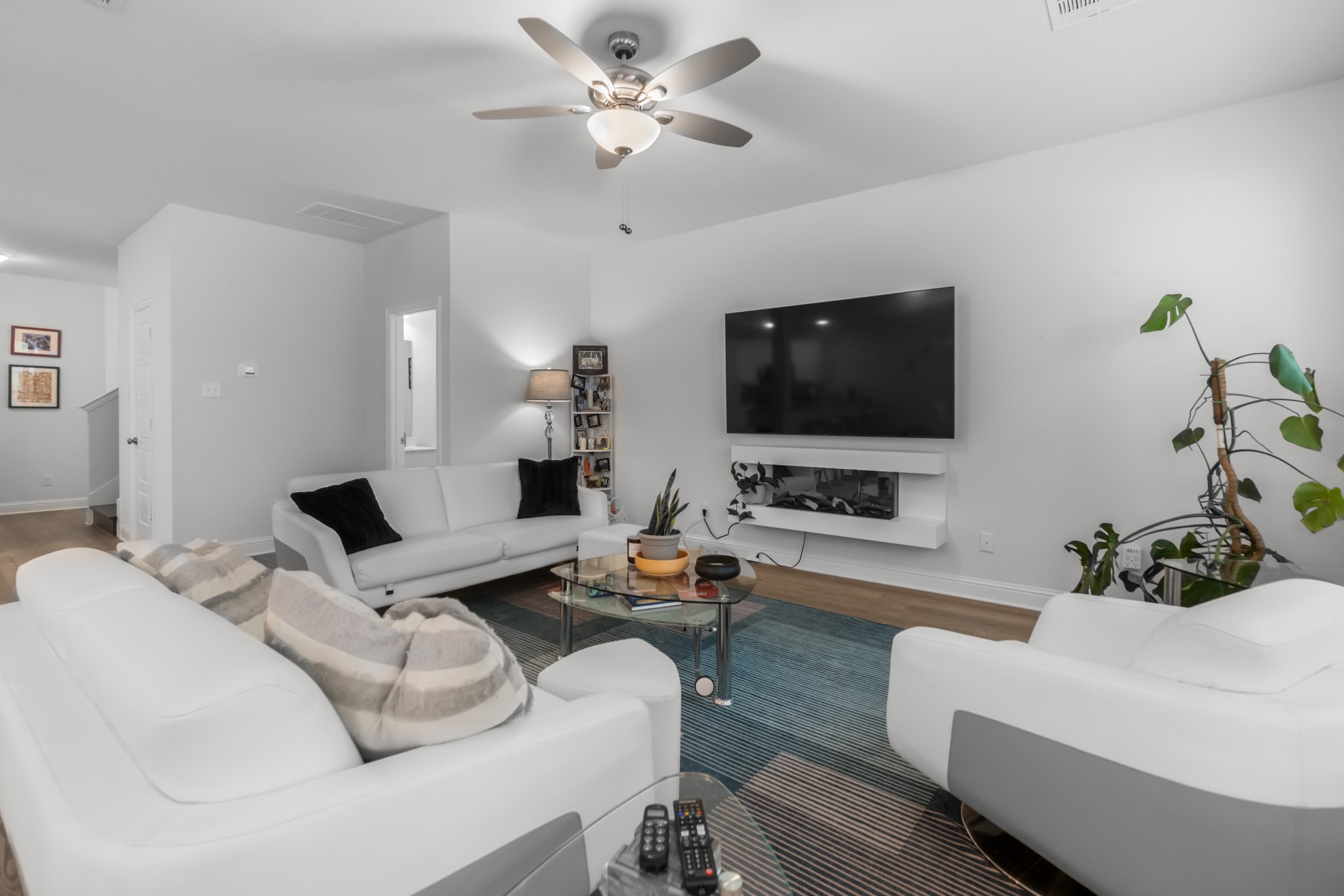 6834 Neals Way Arlington TX 76001