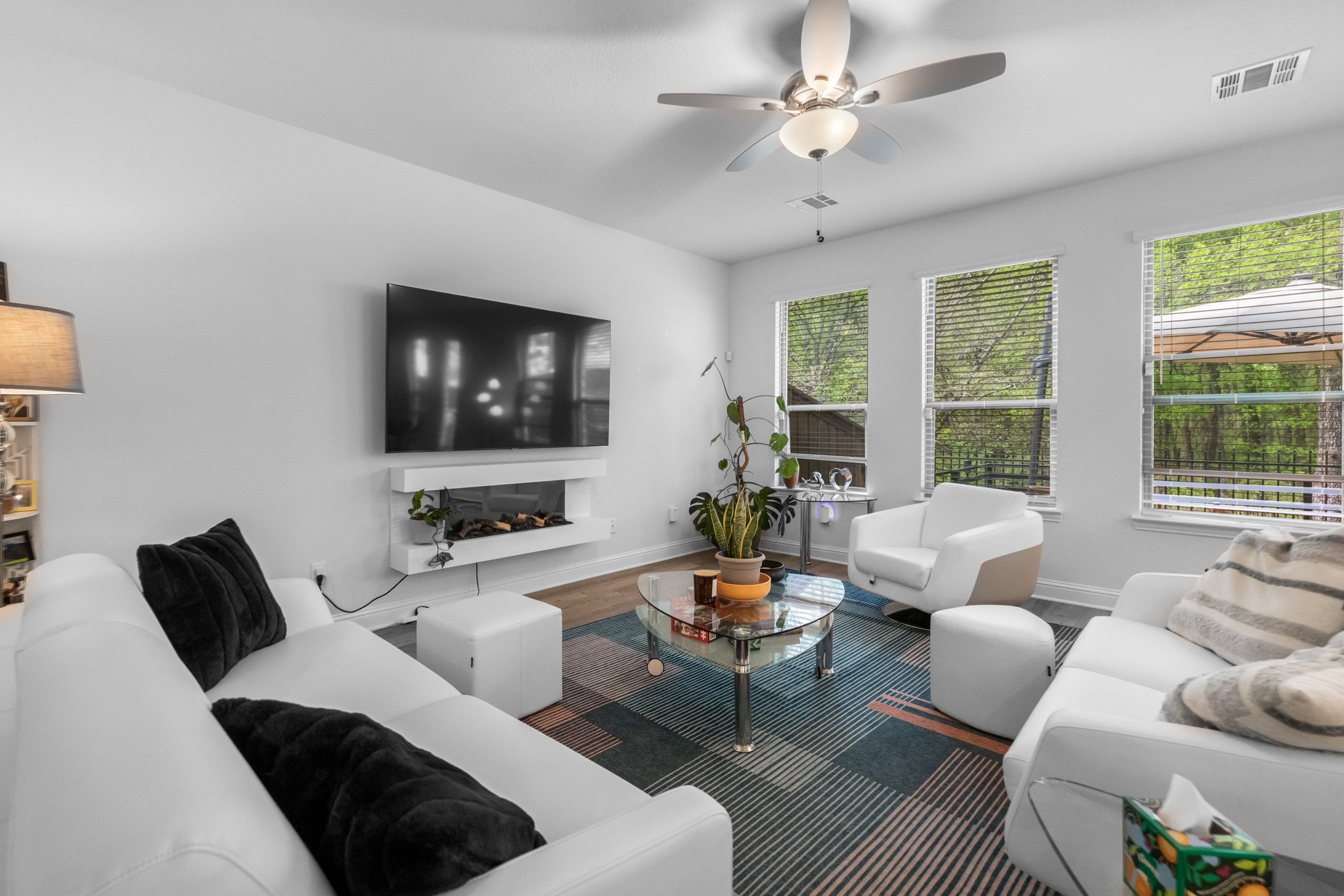 6834 Neals Way Arlington TX 76001