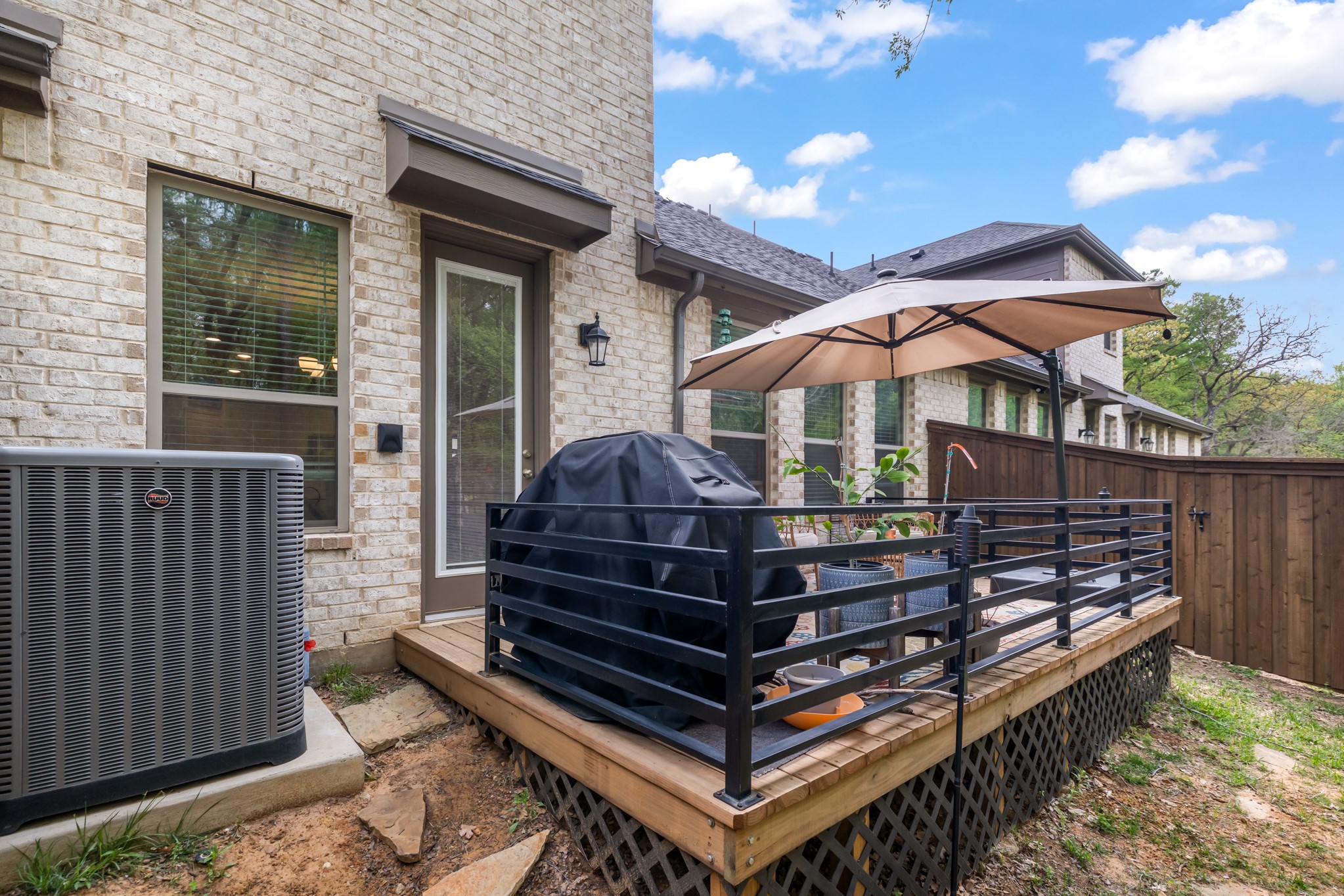 6834 Neals Way Arlington TX 76001