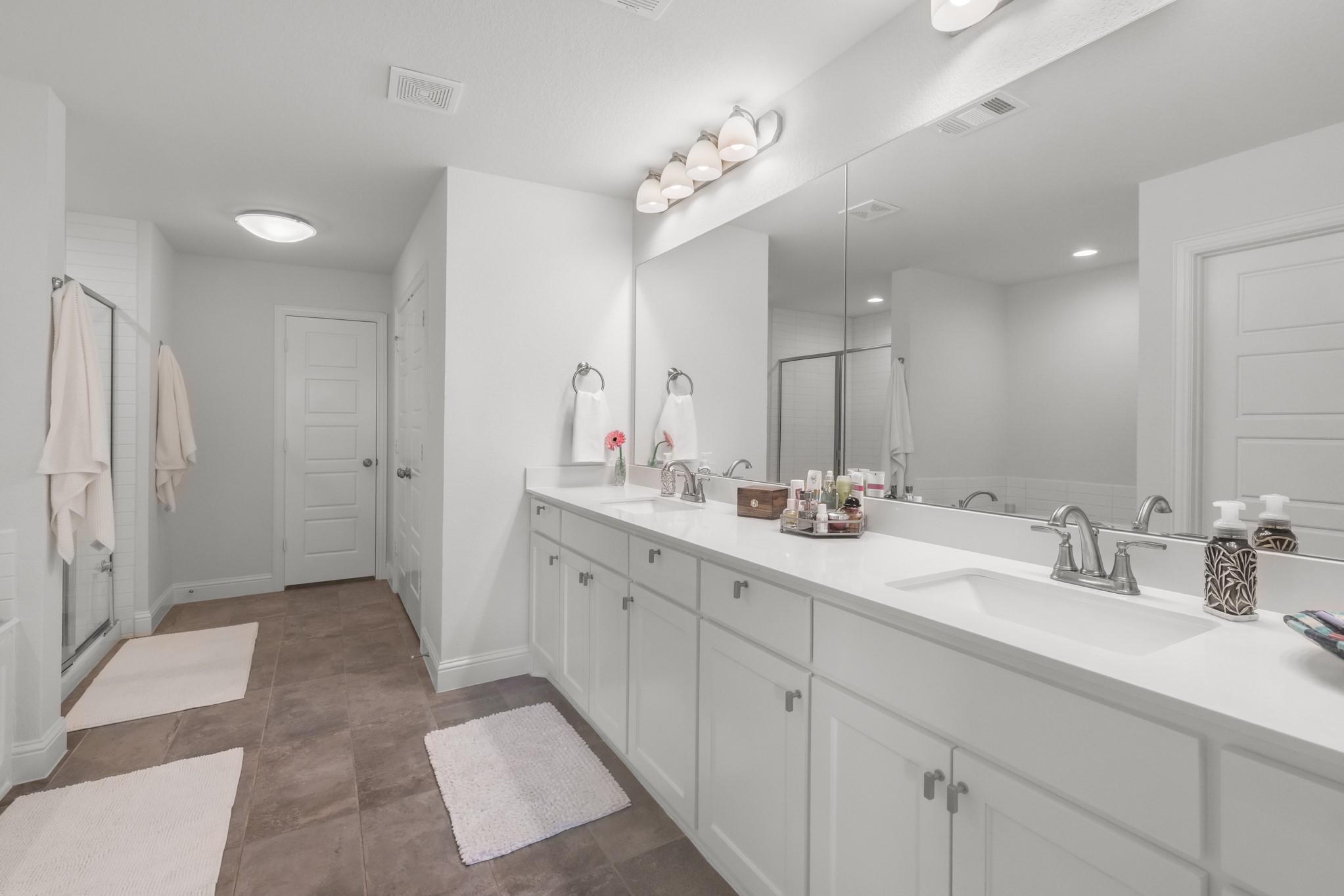 6834 Neals Way Arlington TX 76001
