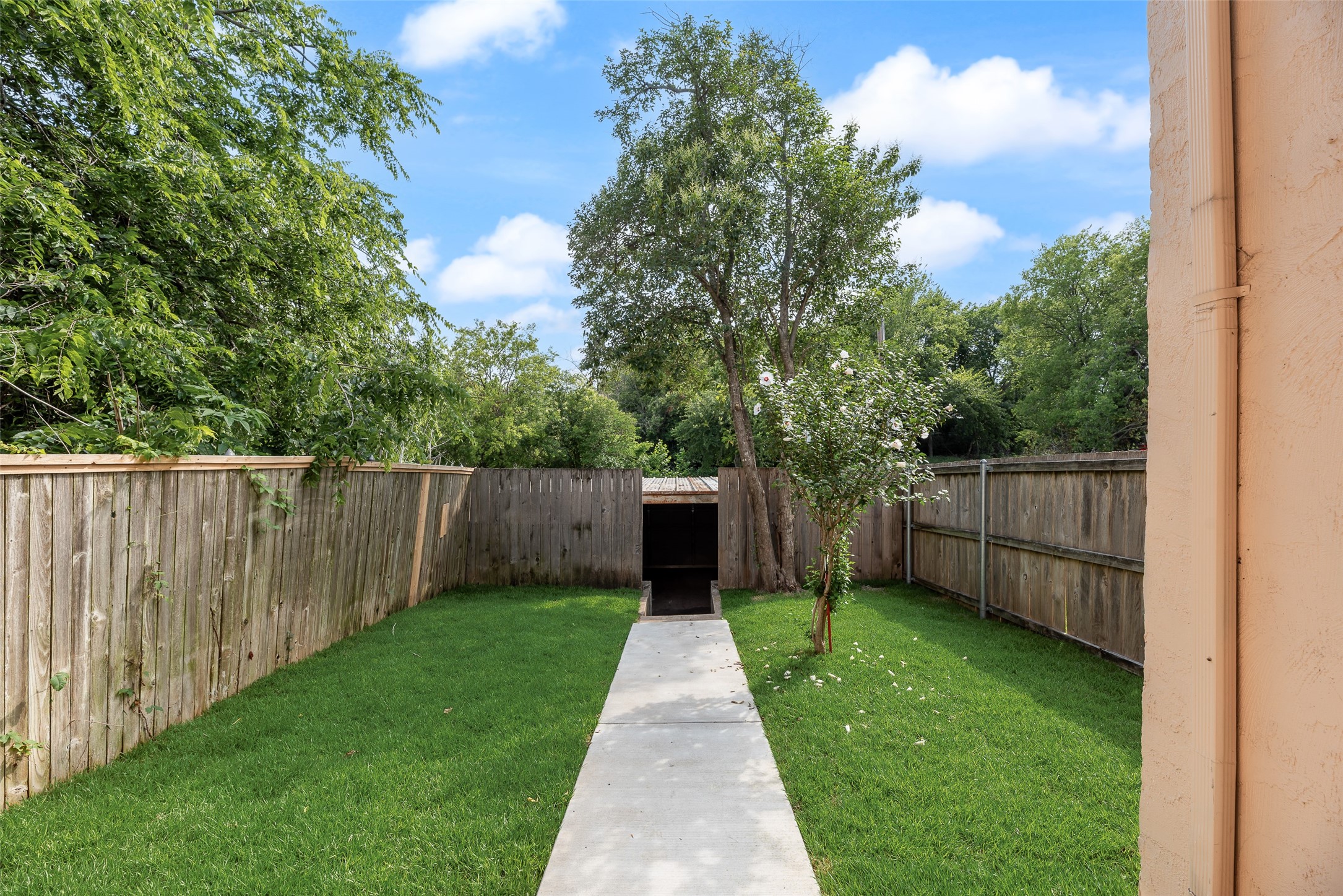 514 Valley Park Drive Garland TX 75043