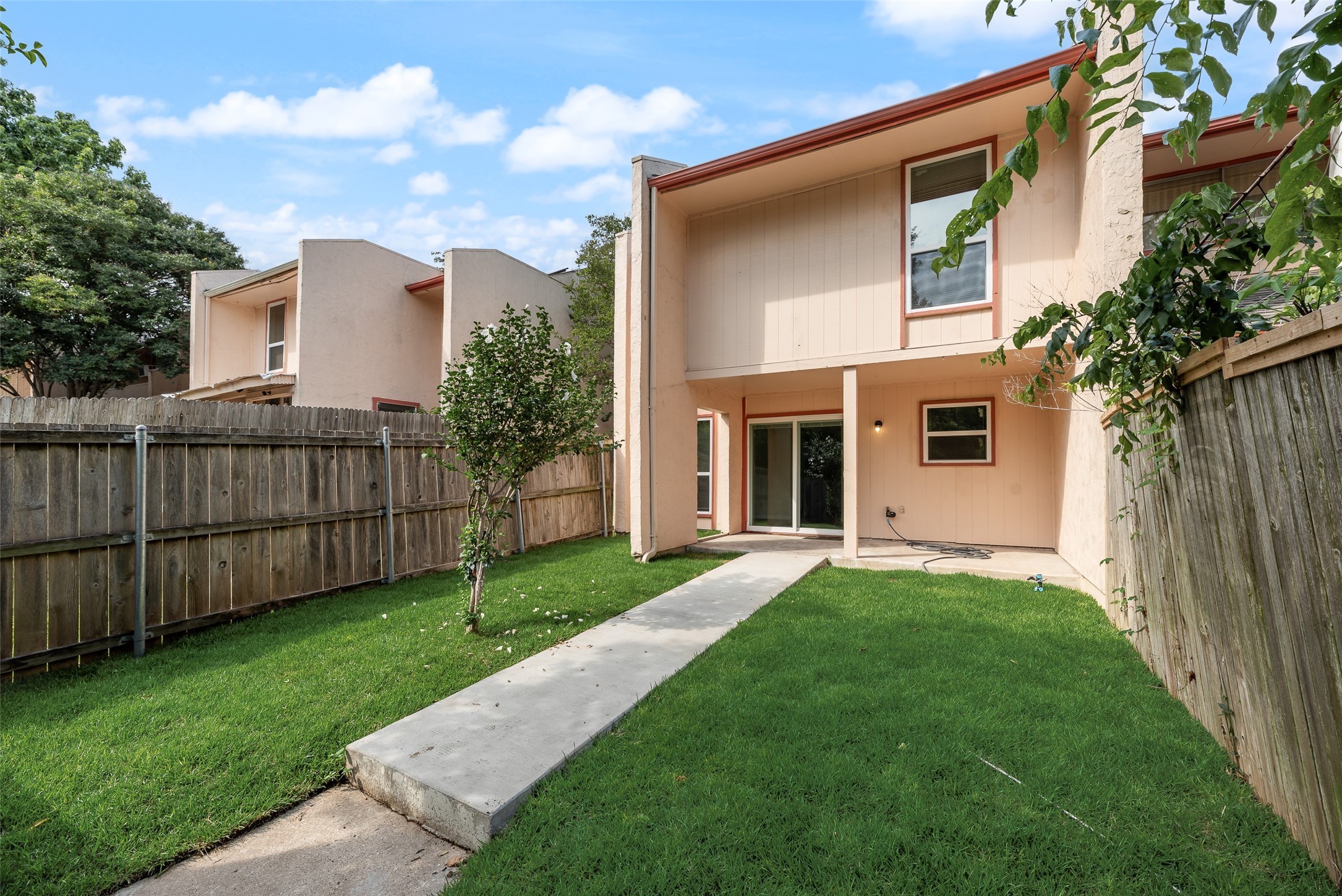 514 Valley Park Drive Garland TX 75043