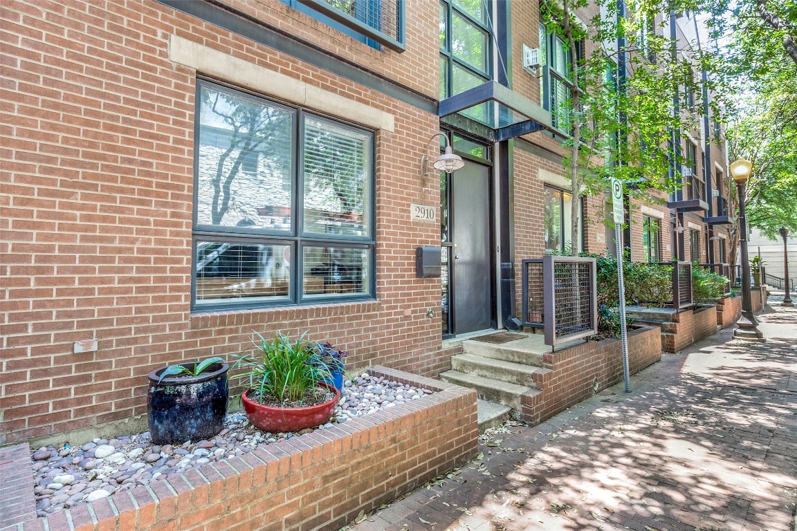 2910 Woodside Street Dallas TX 75204