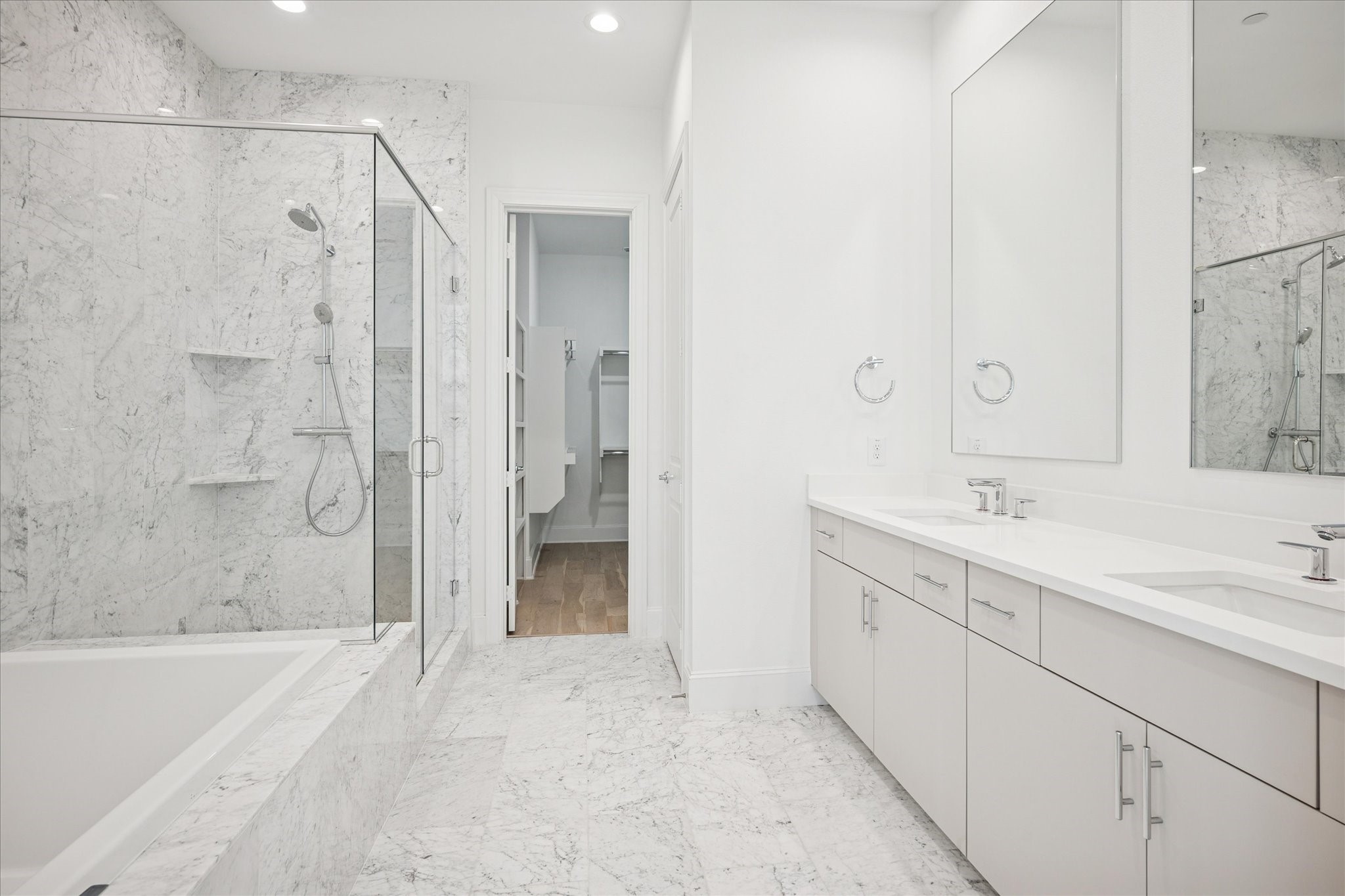 4066 Oak Circle Addison TX 75001
