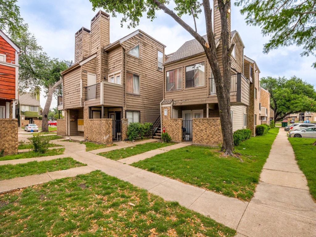 9809 Walnut Street Dallas TX 75243