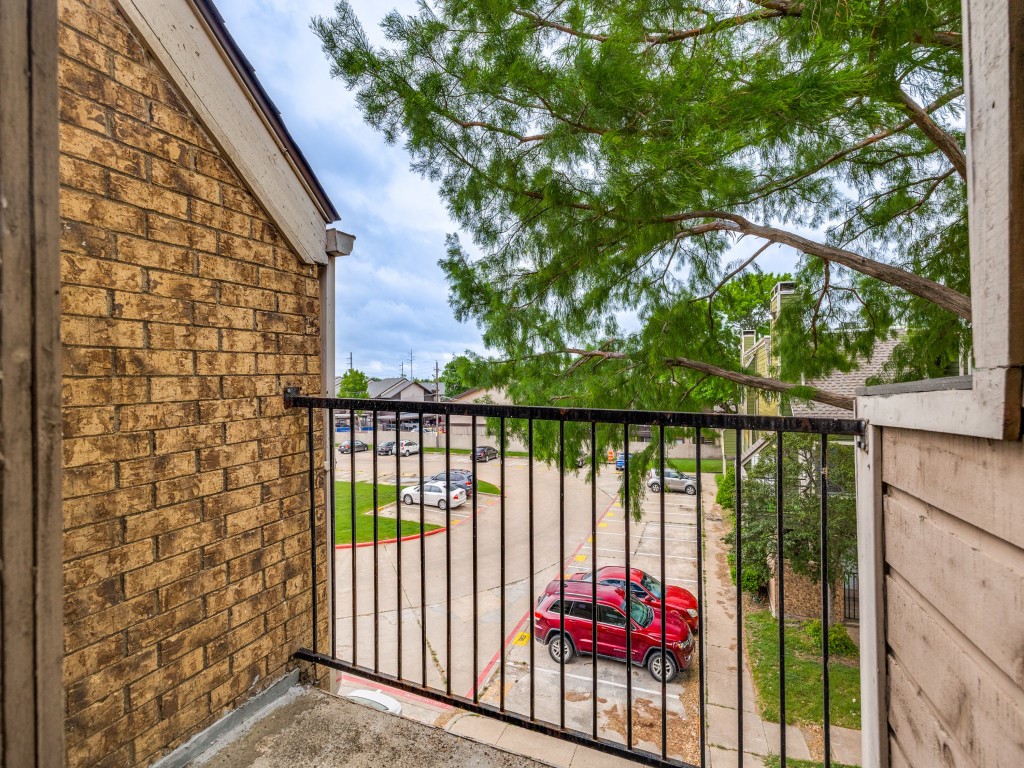 9809 Walnut Street Dallas TX 75243