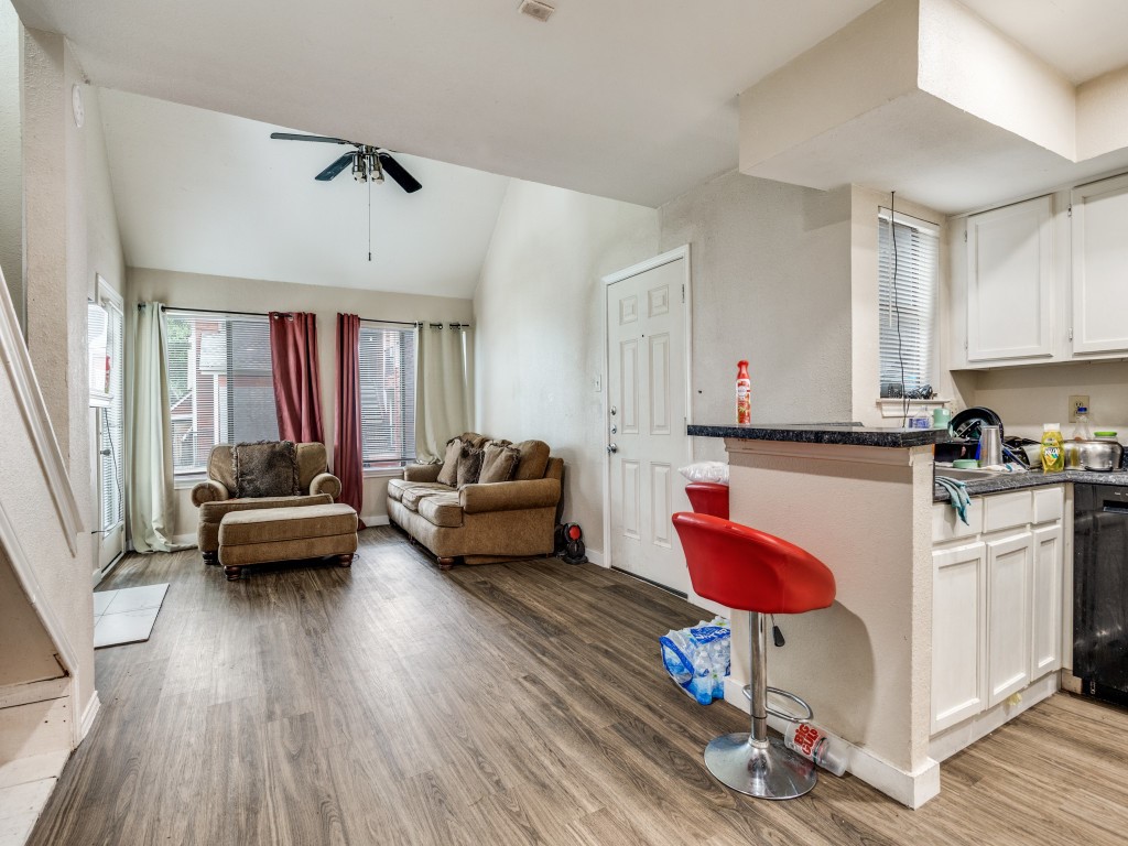 9809 Walnut Street Dallas TX 75243
