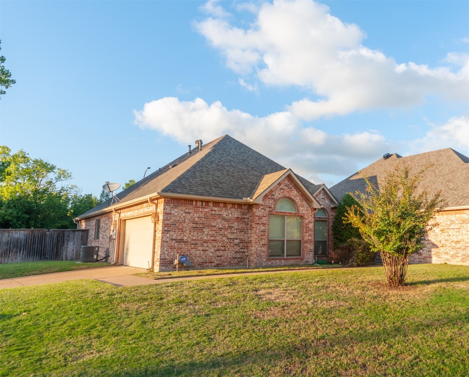 2105 Norwood Lane Arlington TX 76013