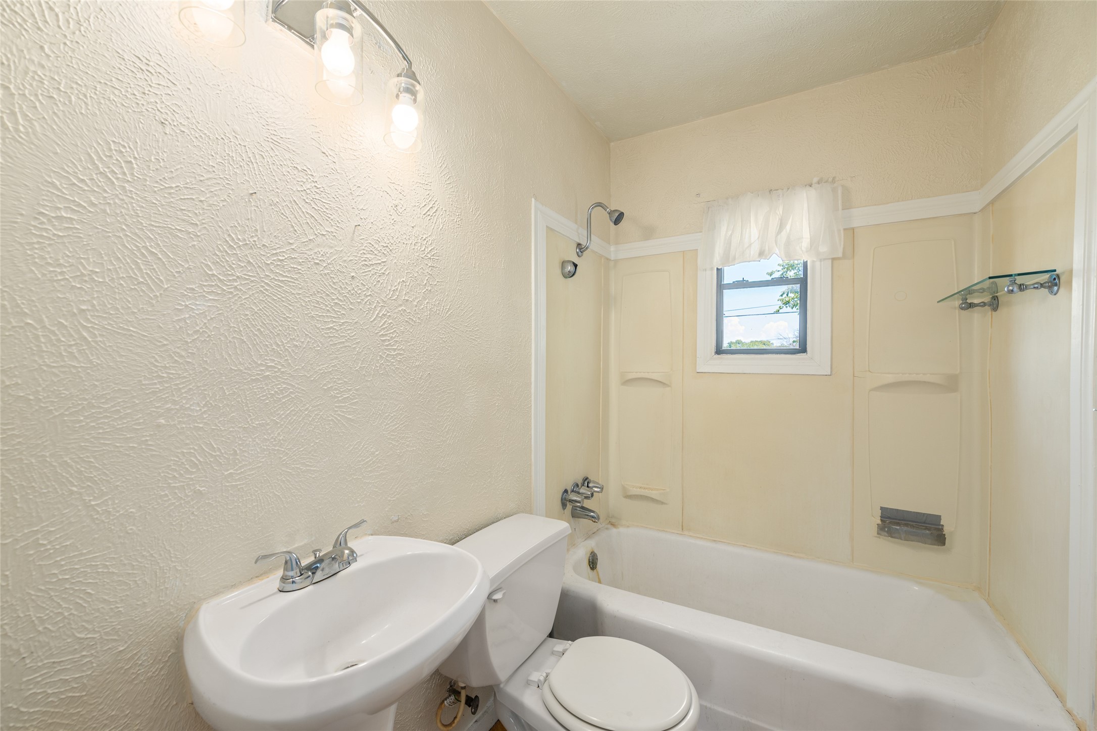 3823 Dempster Avenue Cockrell Hill TX 75211