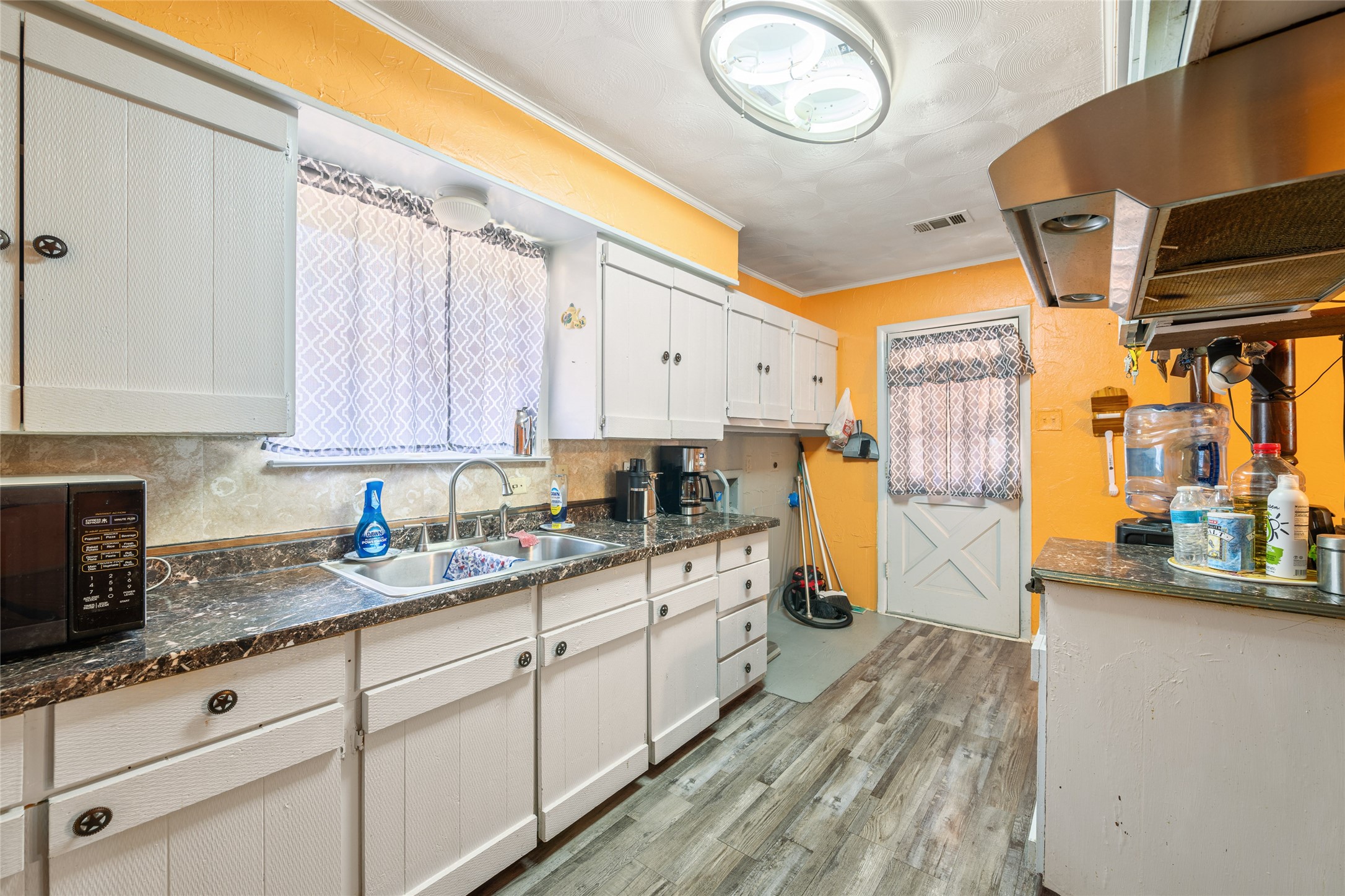 3823 Dempster Avenue Cockrell Hill TX 75211