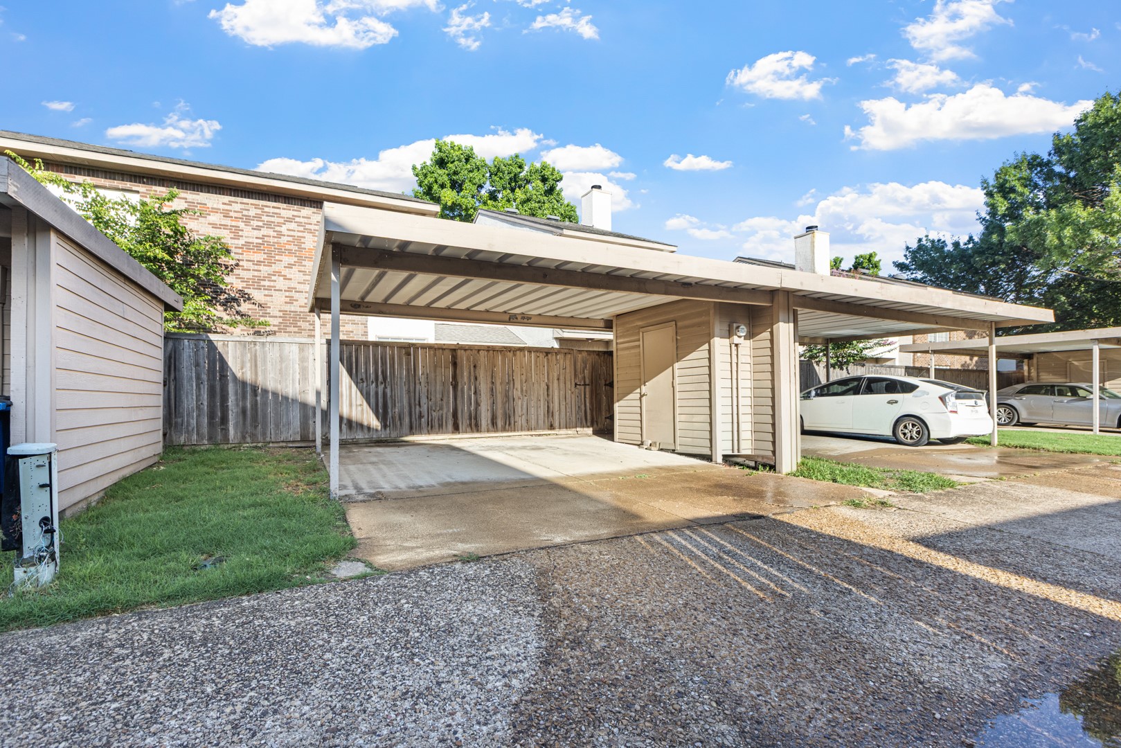 13207 Woodbend Lane Dallas TX 75243