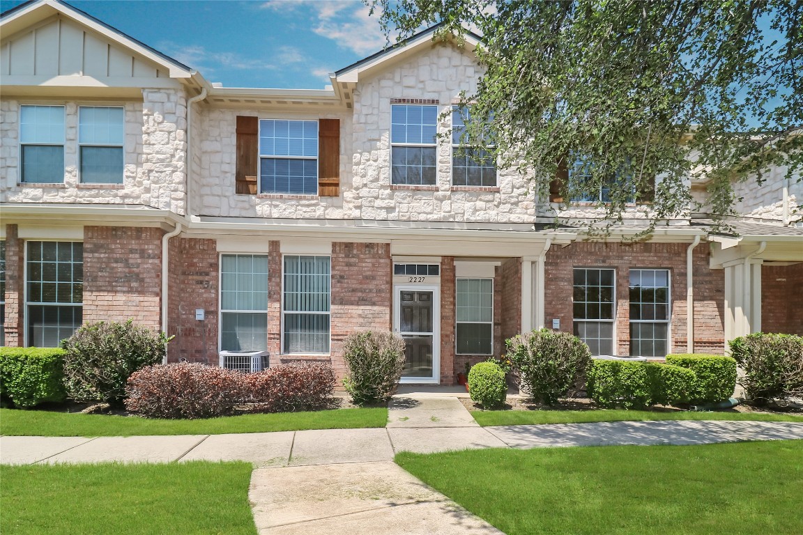2227 Central Park Lane Grand Prairie TX 75050