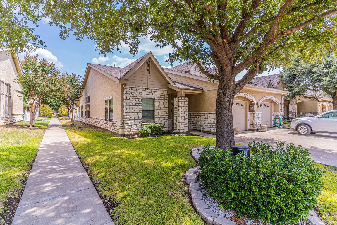 832 Kitty Hawk Lane Grand Prairie TX 75051