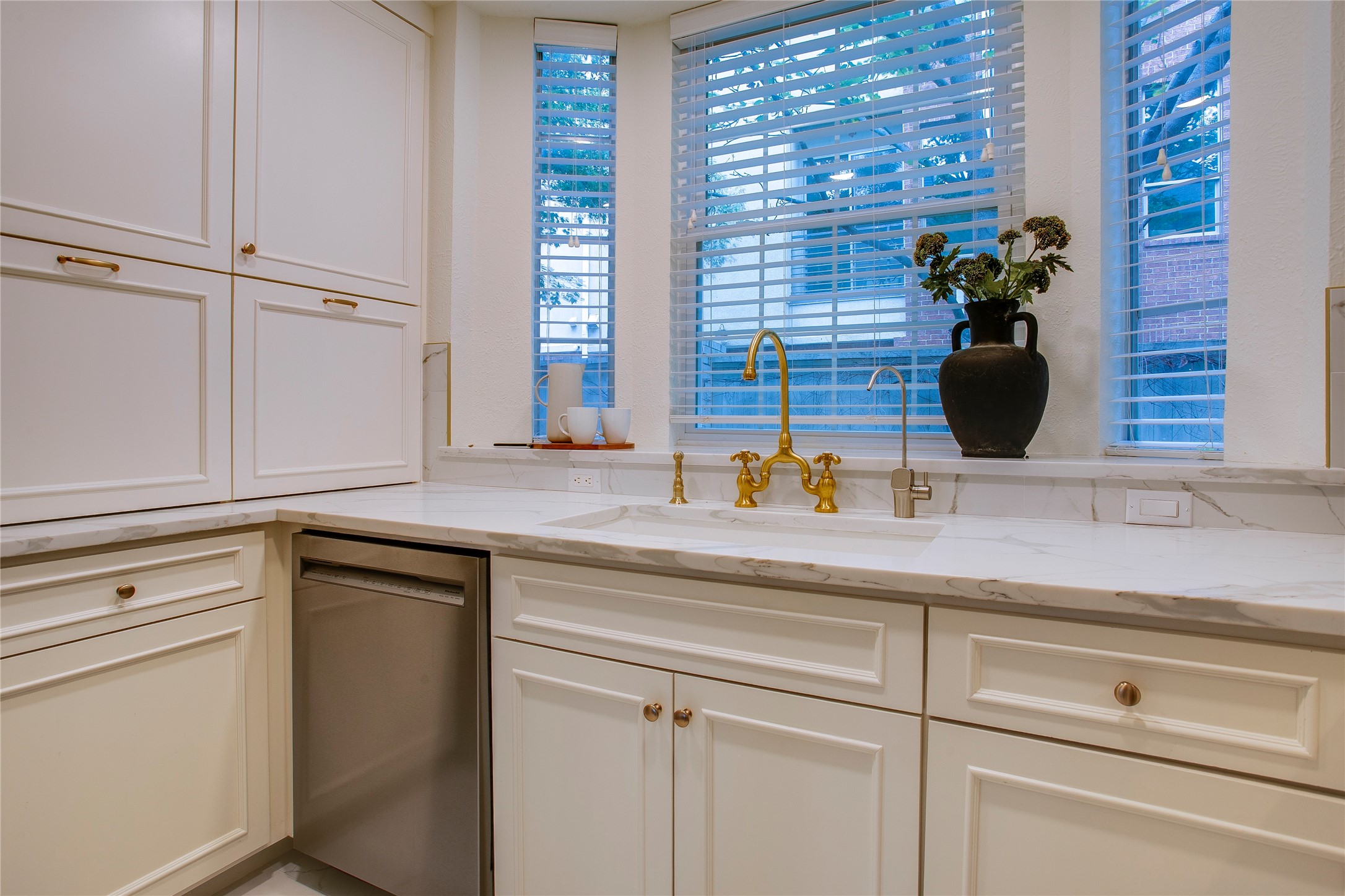4424 Holland Avenue Dallas TX 75219