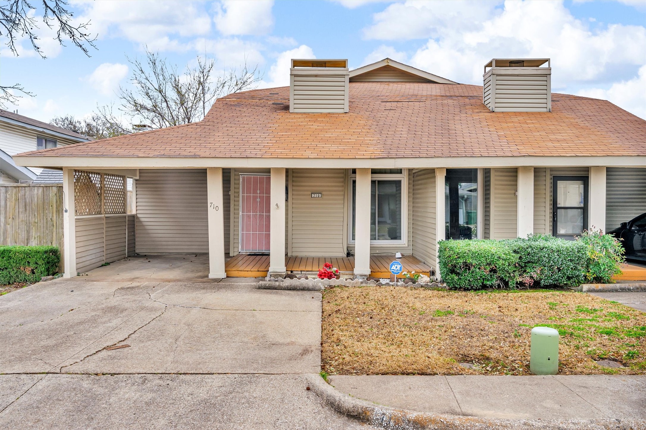 710 Valiant Circle Garland TX 75043