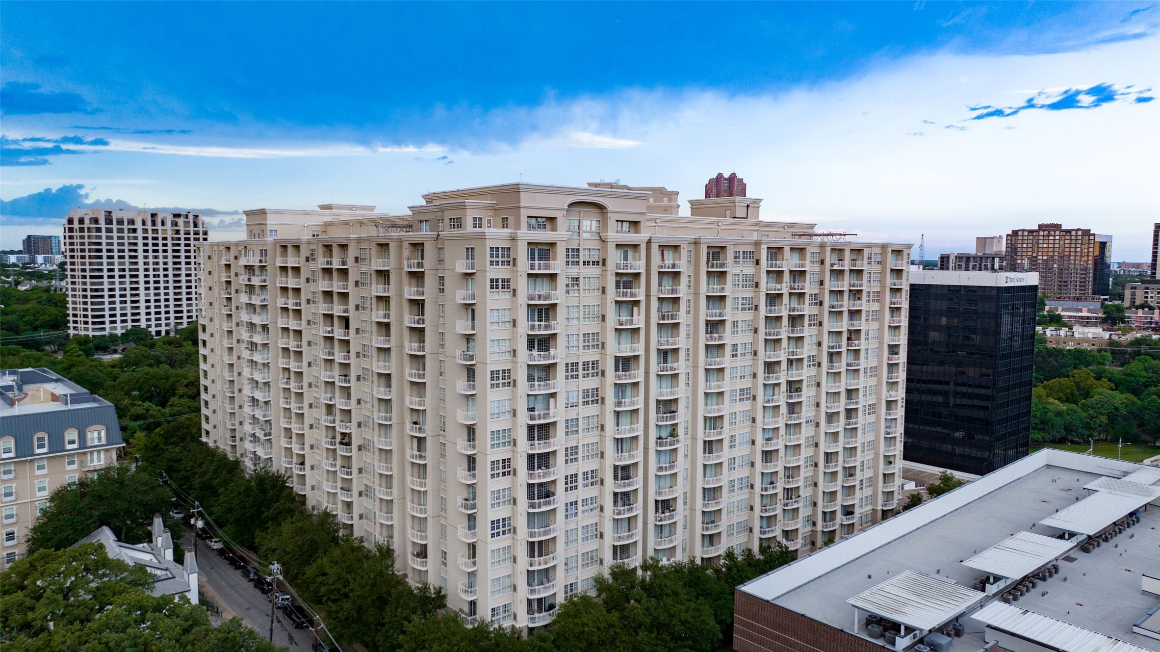 3225 Turtle Creek Boulevard Dallas TX 75219