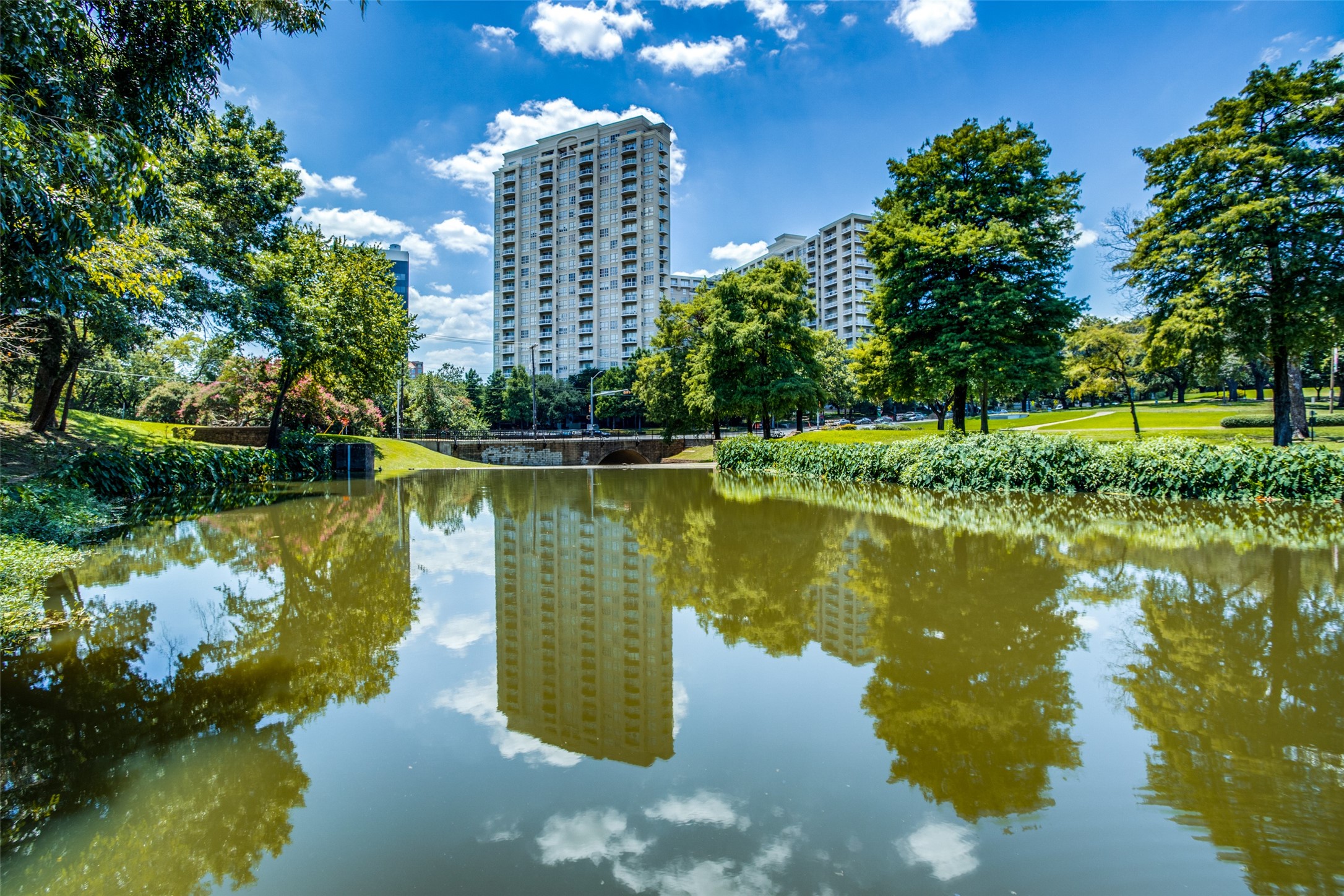 3225 Turtle Creek Boulevard Dallas TX 75219