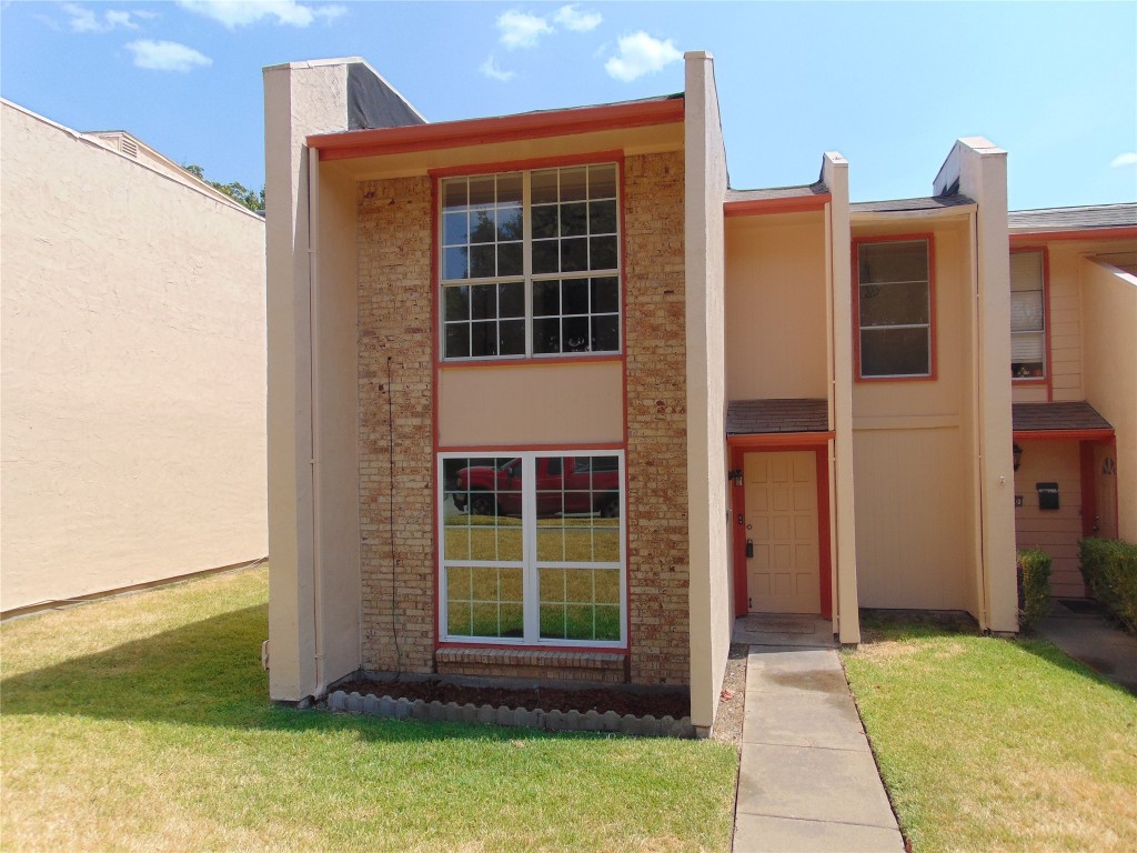368 Valley Park Drive Garland TX 75043