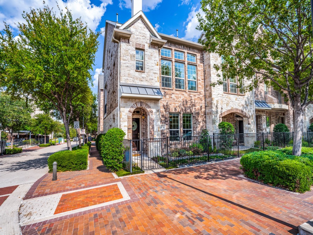 15856 Quorum Drive Addison TX 75001