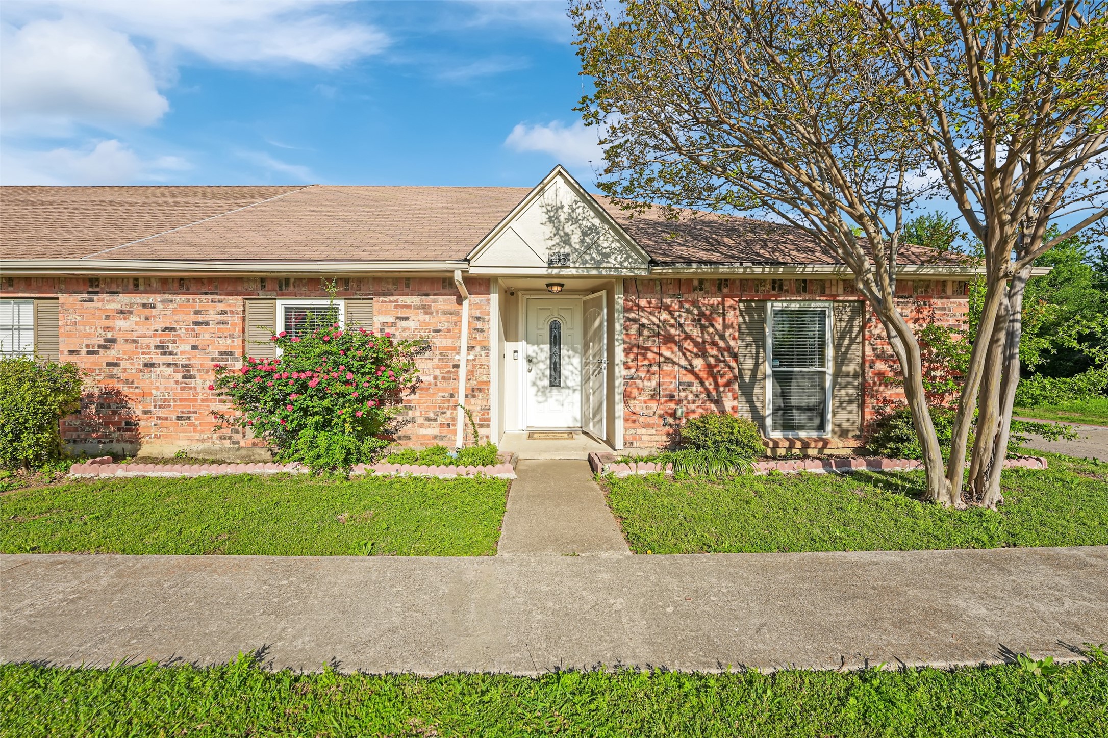 45 W Townhouse Lane Grand Prairie TX 75052