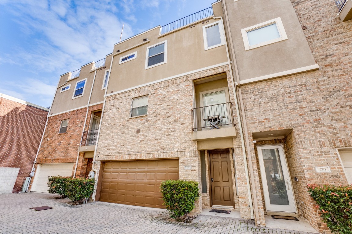2715 Gaston Avenue Dallas TX 75226