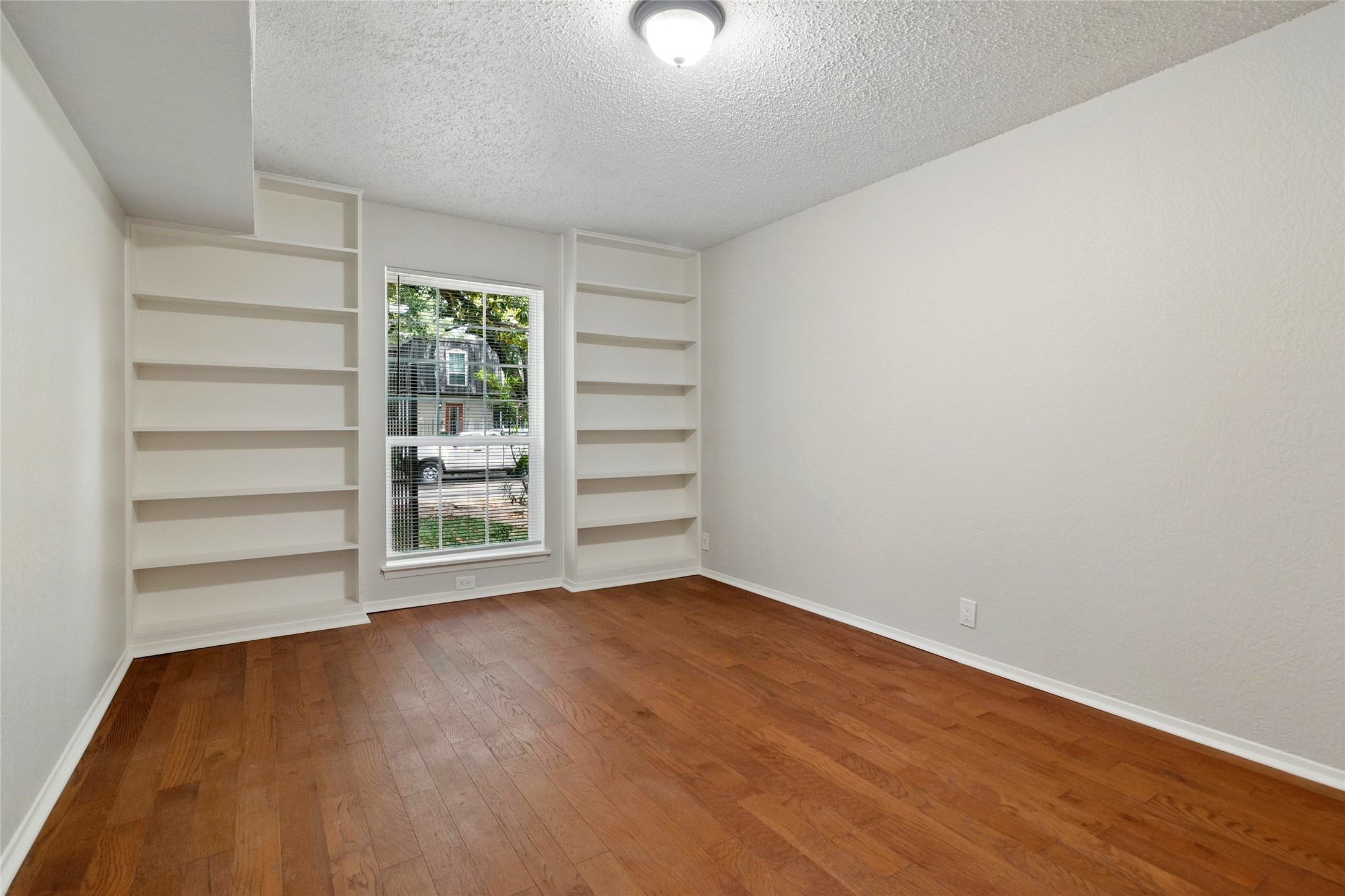 5311 Fleetwood Oaks Avenue Dallas TX 75235