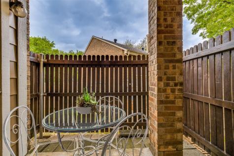 2103 Park Willow Lane Arlington TX 76011