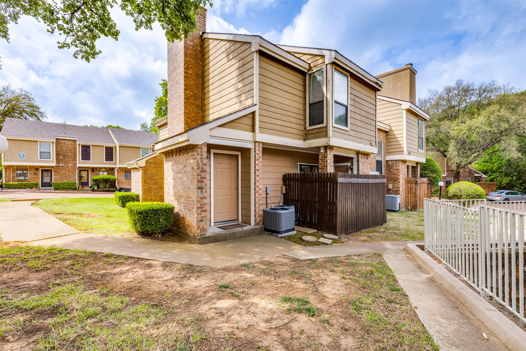 2103 Park Willow Lane Arlington TX 76011