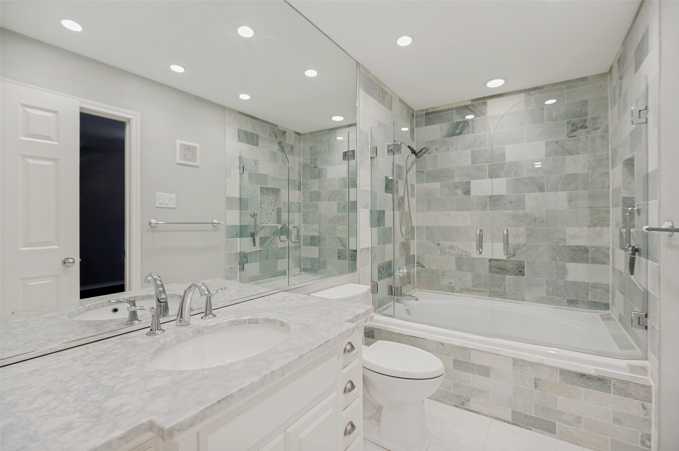 16301 Ledgemont Lane Addison TX 75001