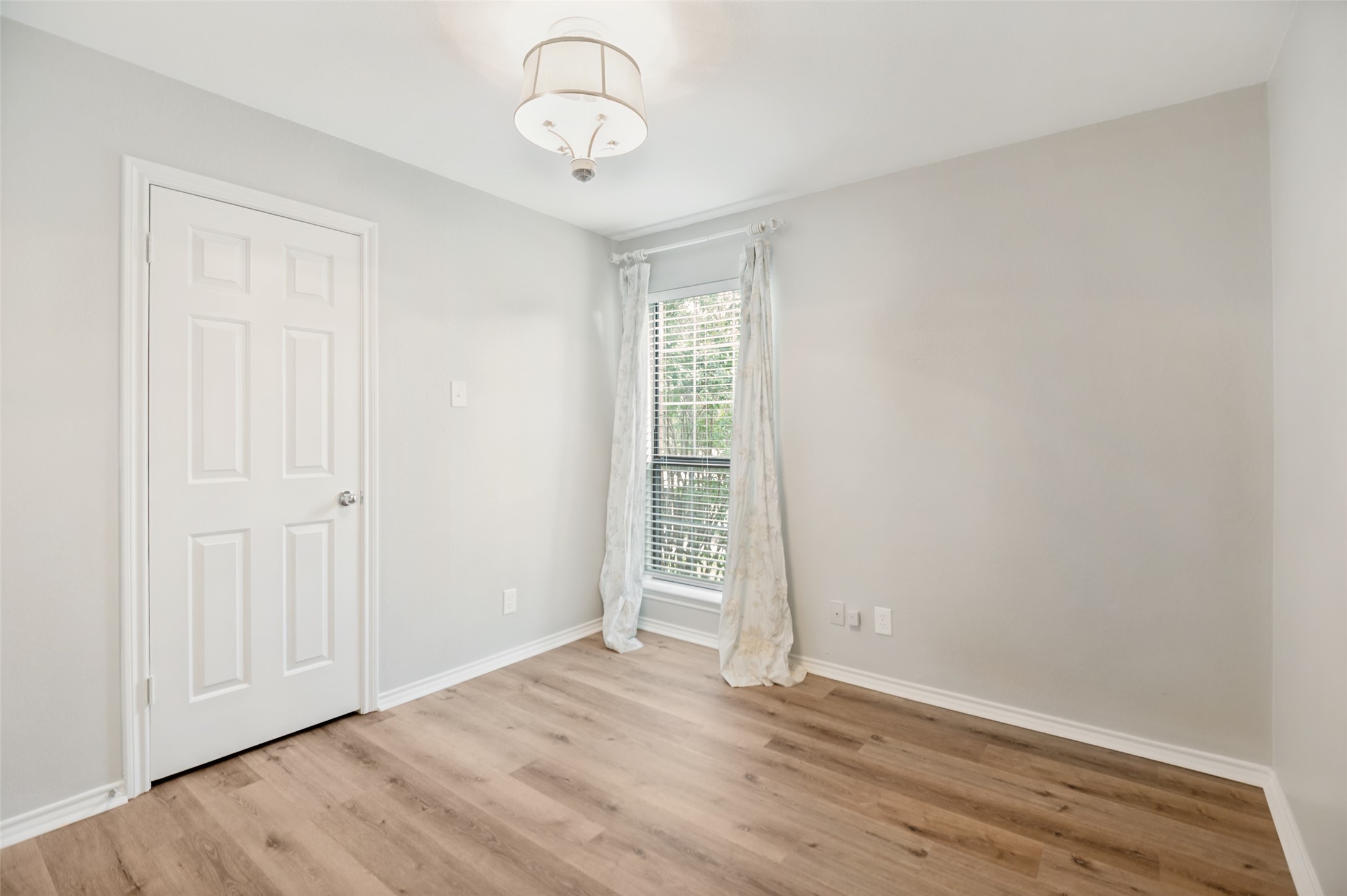 16301 Ledgemont Lane Addison TX 75001