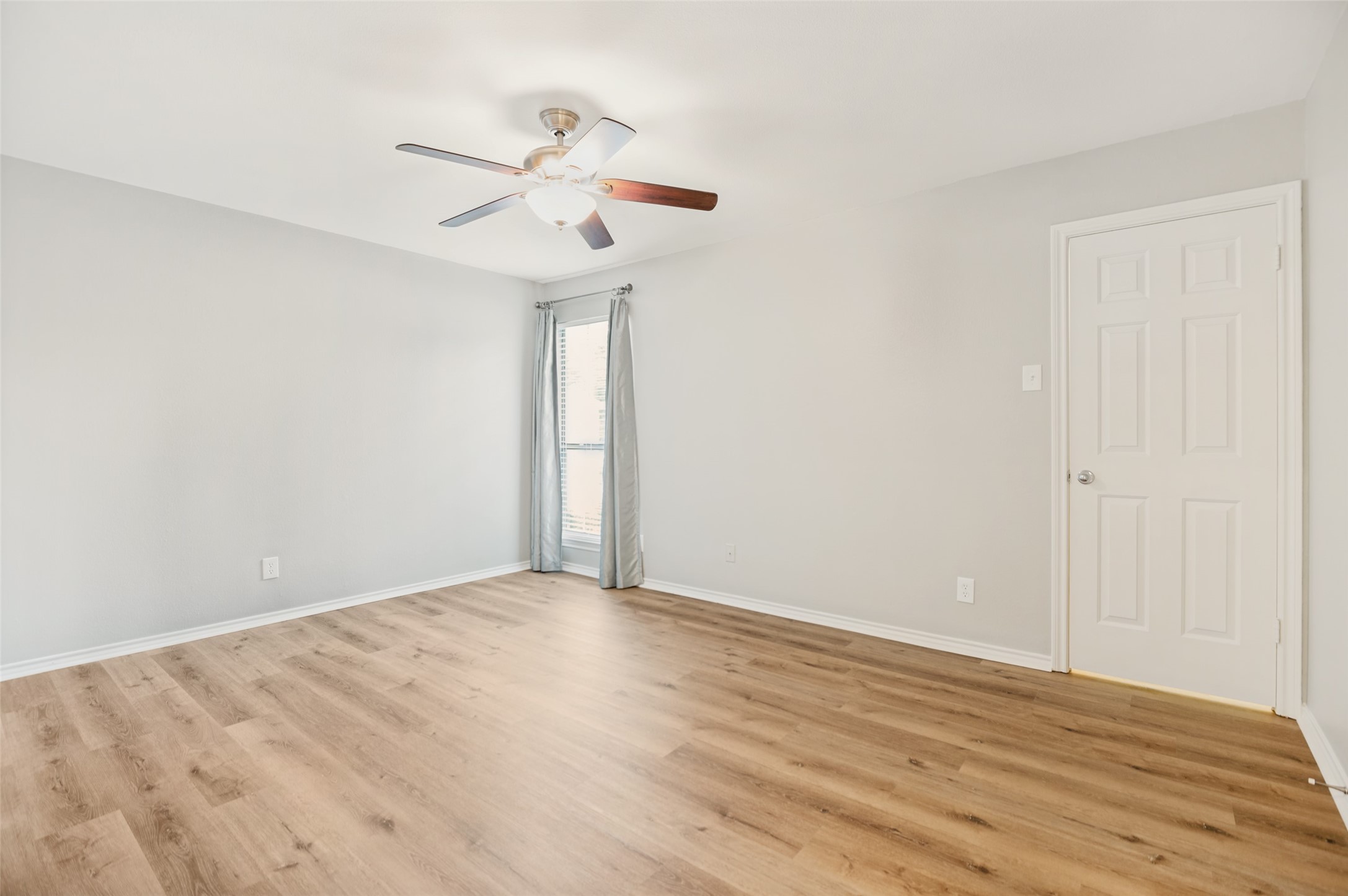 16301 Ledgemont Lane Addison TX 75001