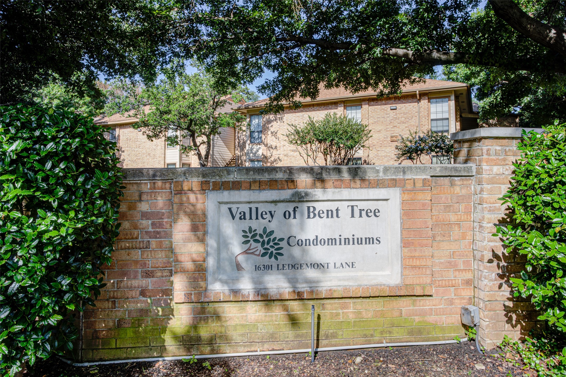 16301 Ledgemont Lane Addison TX 75001