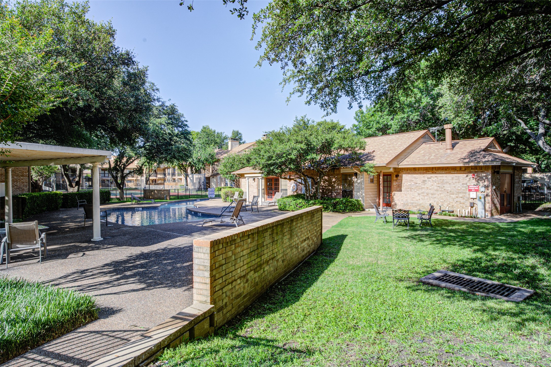 16301 Ledgemont Lane Addison TX 75001