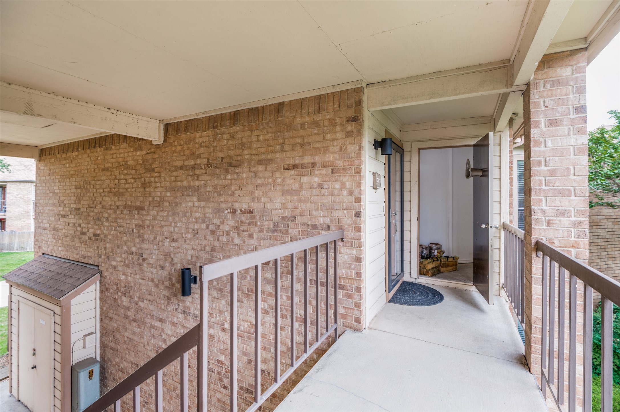16301 Ledgemont Lane Addison TX 75001