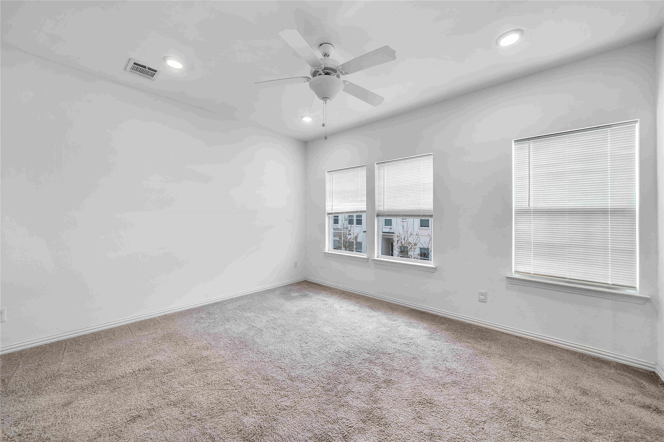 9916 Hennings Street Irving TX 75063