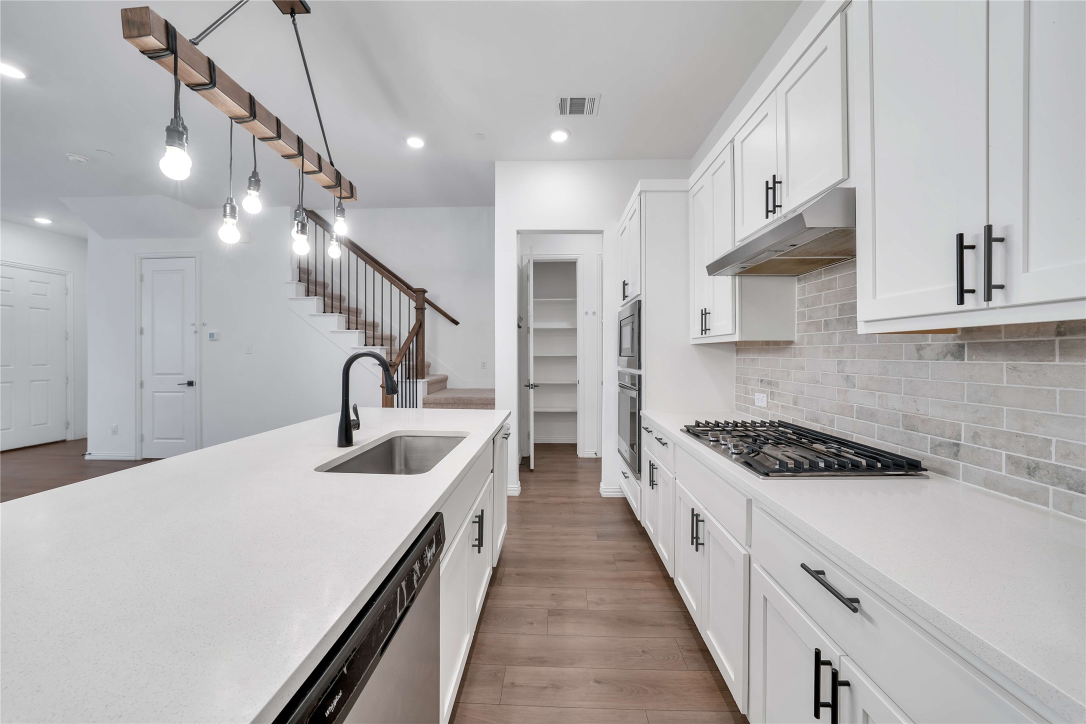 9916 Hennings Street Irving TX 75063