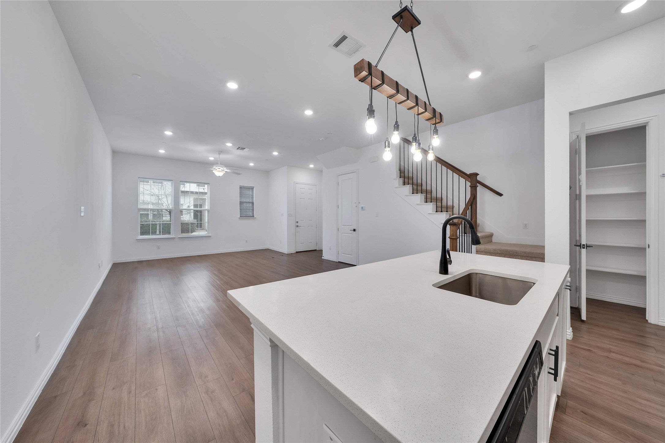 9916 Hennings Street Irving TX 75063